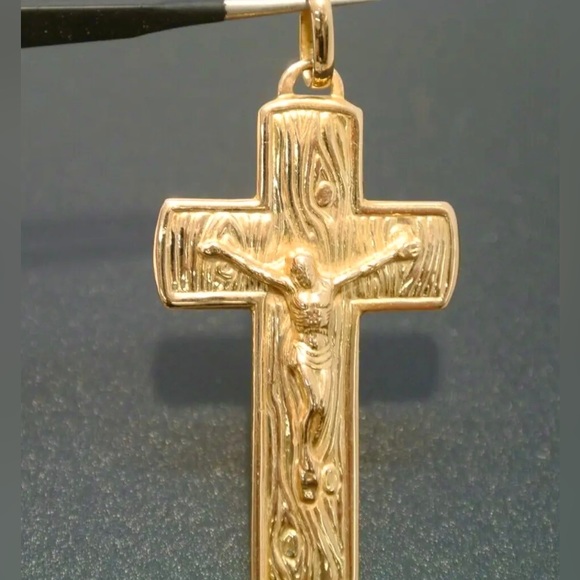 18K YELLOW GOLD JESUS CHRIST CROSS PENDANT - Picture 4 of 9